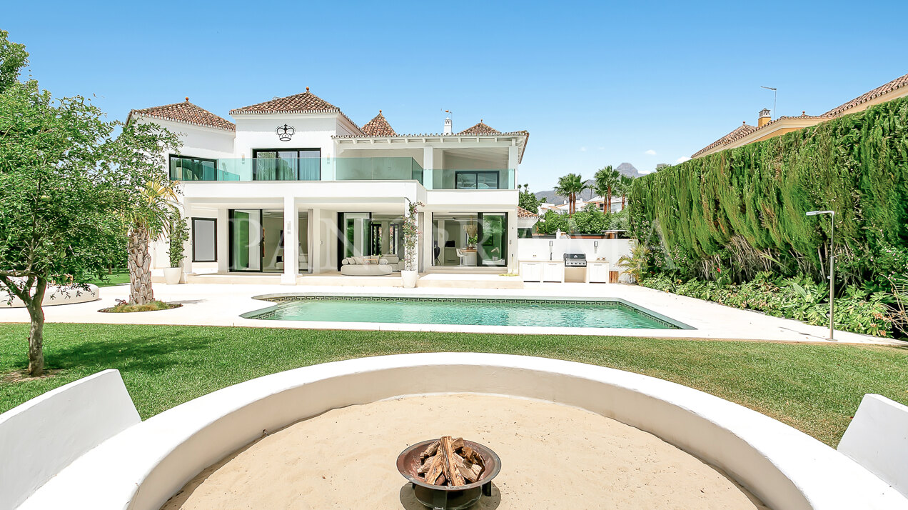 Fabulous bespoke family villa in a prestigious development in Nueva Andalucía