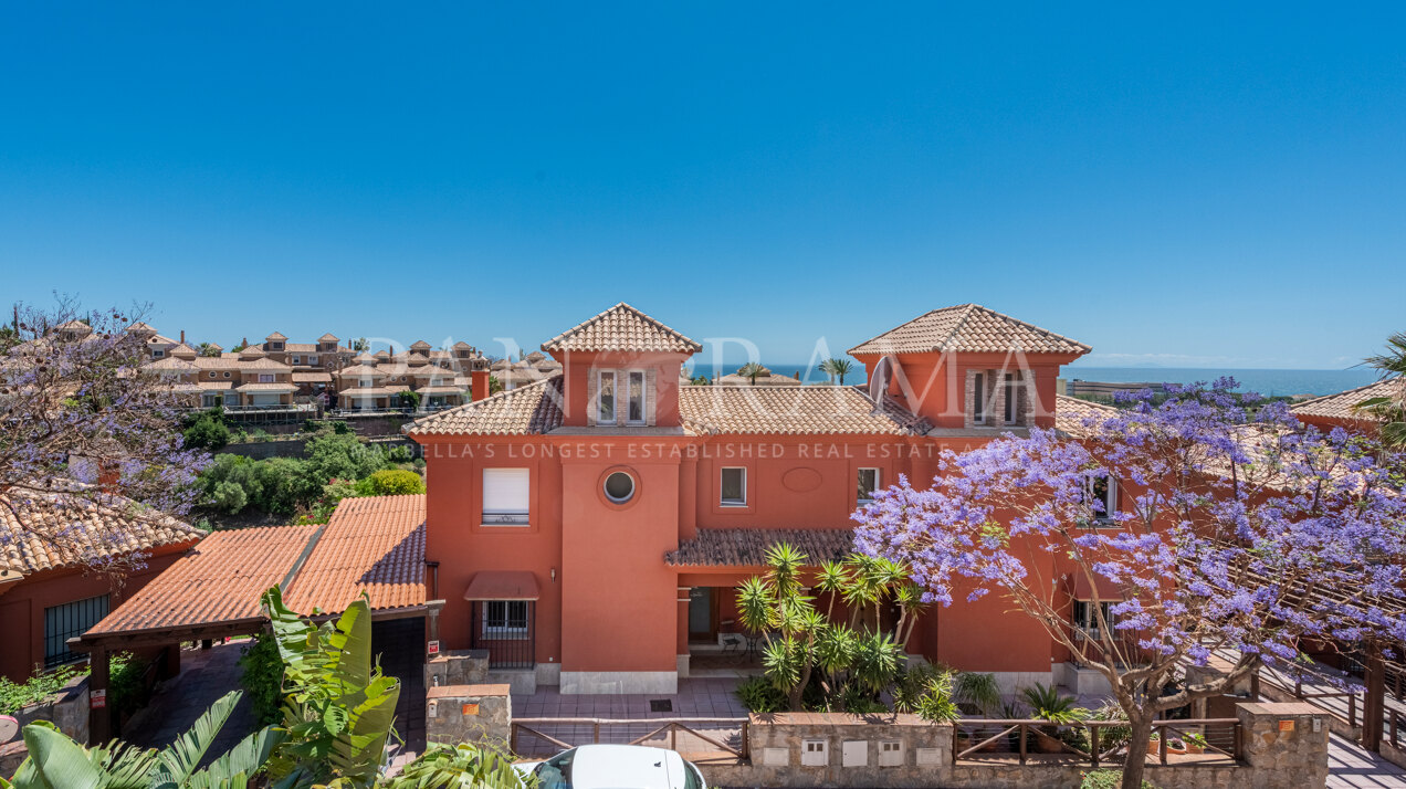 Espectacular casa adosada en Santa Clara Golf, ubicada en una comunidad cerrada