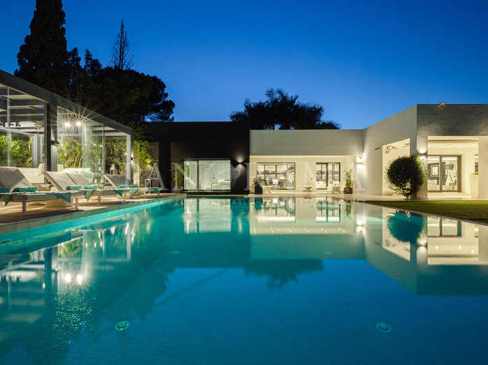 Villa mit atemberaubendem Blick auf den Berg La Concha und den Golfplatz Las Brisas im Golftal