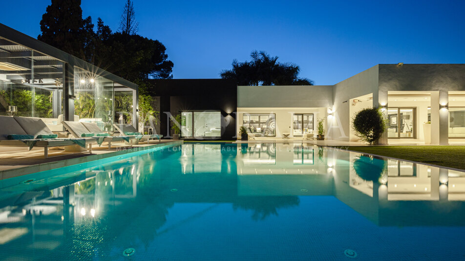 Villa with stunning views of La Concha mountain and Las Brisas golf course