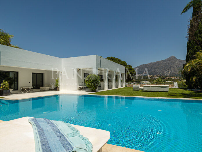 Villa with stunning views of La Concha mountain and Las Brisas golf course