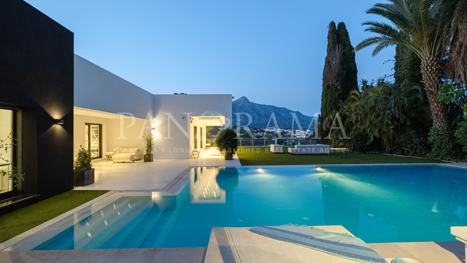 Villa avec vue imprenable sur la montagne La Concha et le terrain de golf Las Brisas