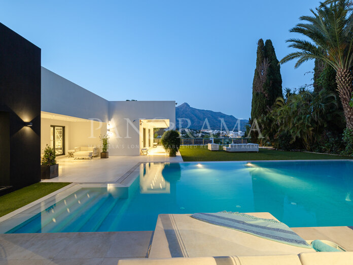 Villa con impresionantes vistas de la montaña de La Concha y el campo de golf Las Brisas