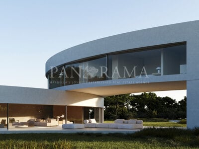 Moderne villa in Sotogrande omgeven door bomen van natuurlijke schoonheid