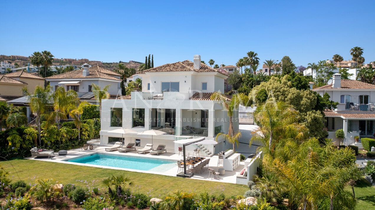 Stunning villa with lovely views in a quiet cul-de-sac next to Atalaya Golf and Country Club