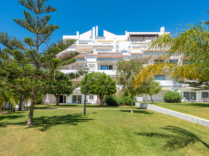 Appartement impeccable au rez-de-chaussée orienté au sud dans les Jardins Royaux