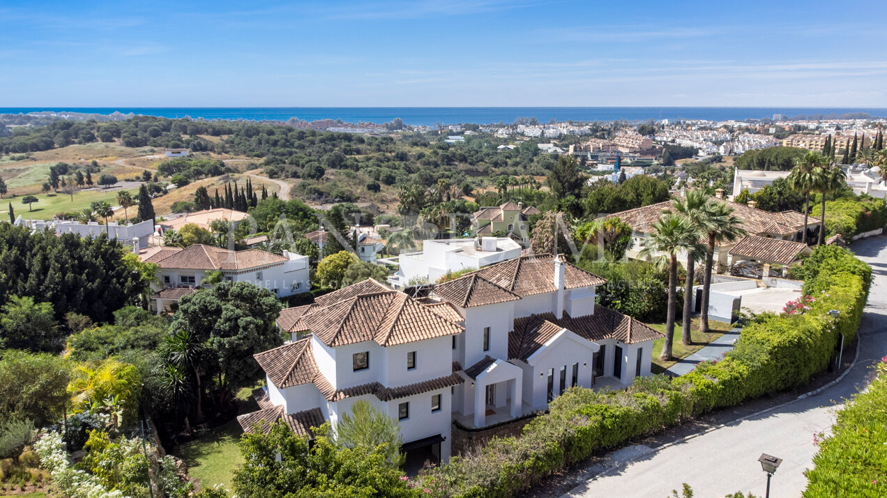 Stunning villa with panoramic sea view in Paraiso Alto