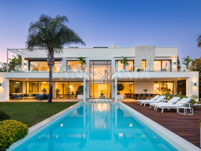 Superbe villa contemporaine primée située à Marbella Est