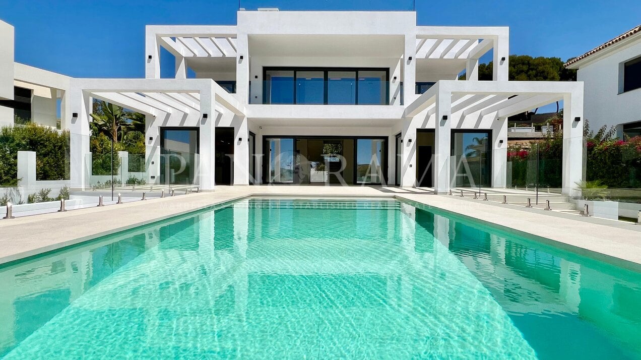 Brandneue, moderne Villa in kurzer Gehweite zum Strand in Ost-Marbella