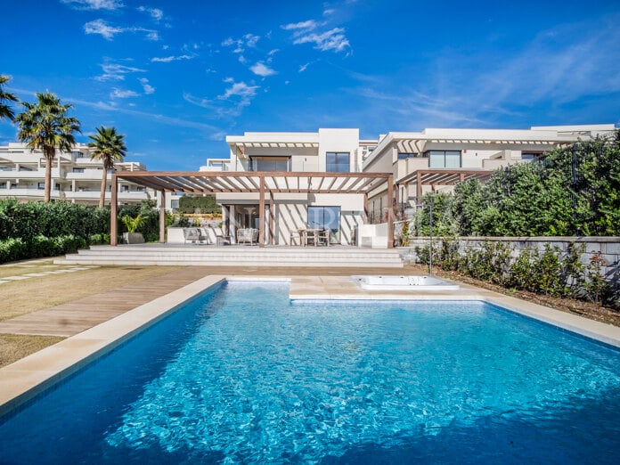 Halfvrijstaand chalet aan het strand met ongeëvenaard uitzicht op zee