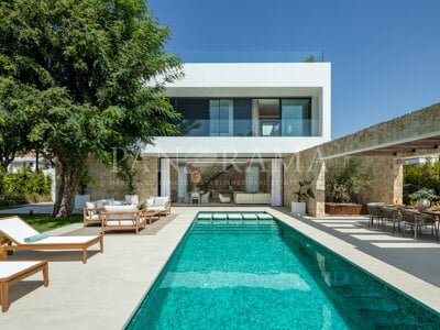 New contemporary villa steps to the beach in San Pedro de Alcántara