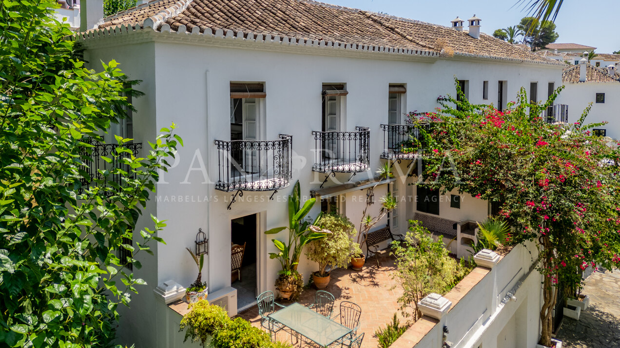 Maison de ville d'angle à Lomas Pueblo, proche de Puente Romano et de la plage
