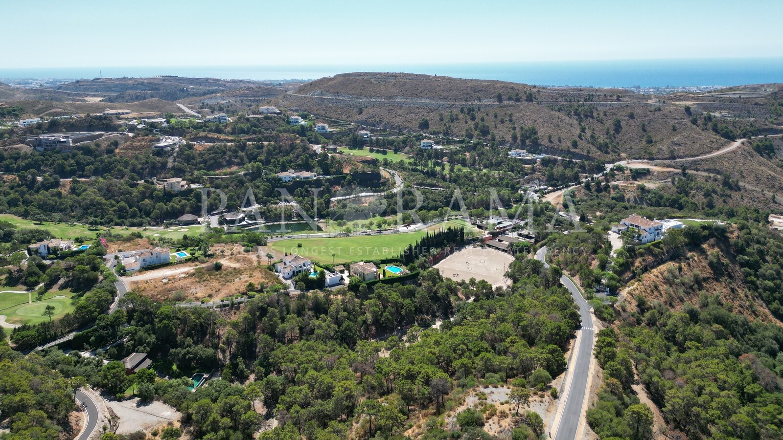 Terrain avec projet et permis dans le Marbella Club Golf Resort avec vue sur la mer