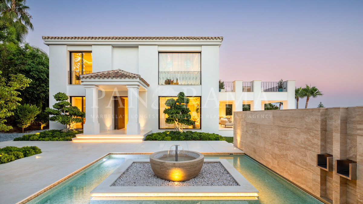 Villa de luxe exclusive avec vue panoramique sur la mer à Sierra Blanca sur la Mille d'Or de Marbella