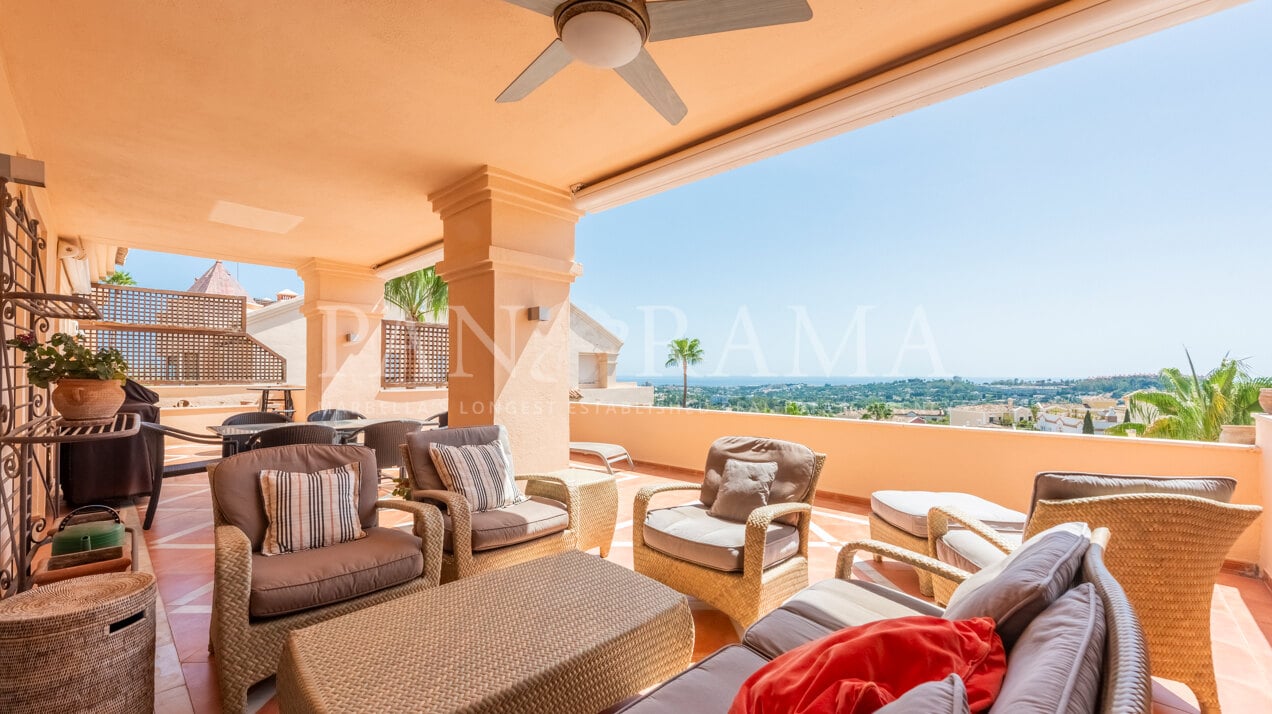 Duplex penthouse with stunning views to the Mediterranean coast in Albatross Hill Club