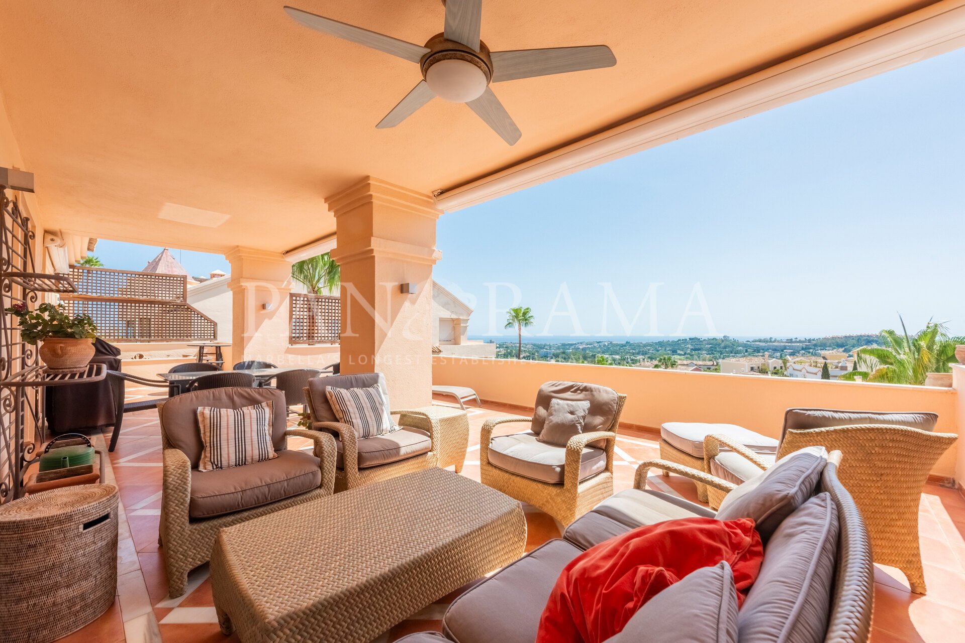 Duplex penthouse with stunning views to the Mediterranean coast in Albatross Hill Club