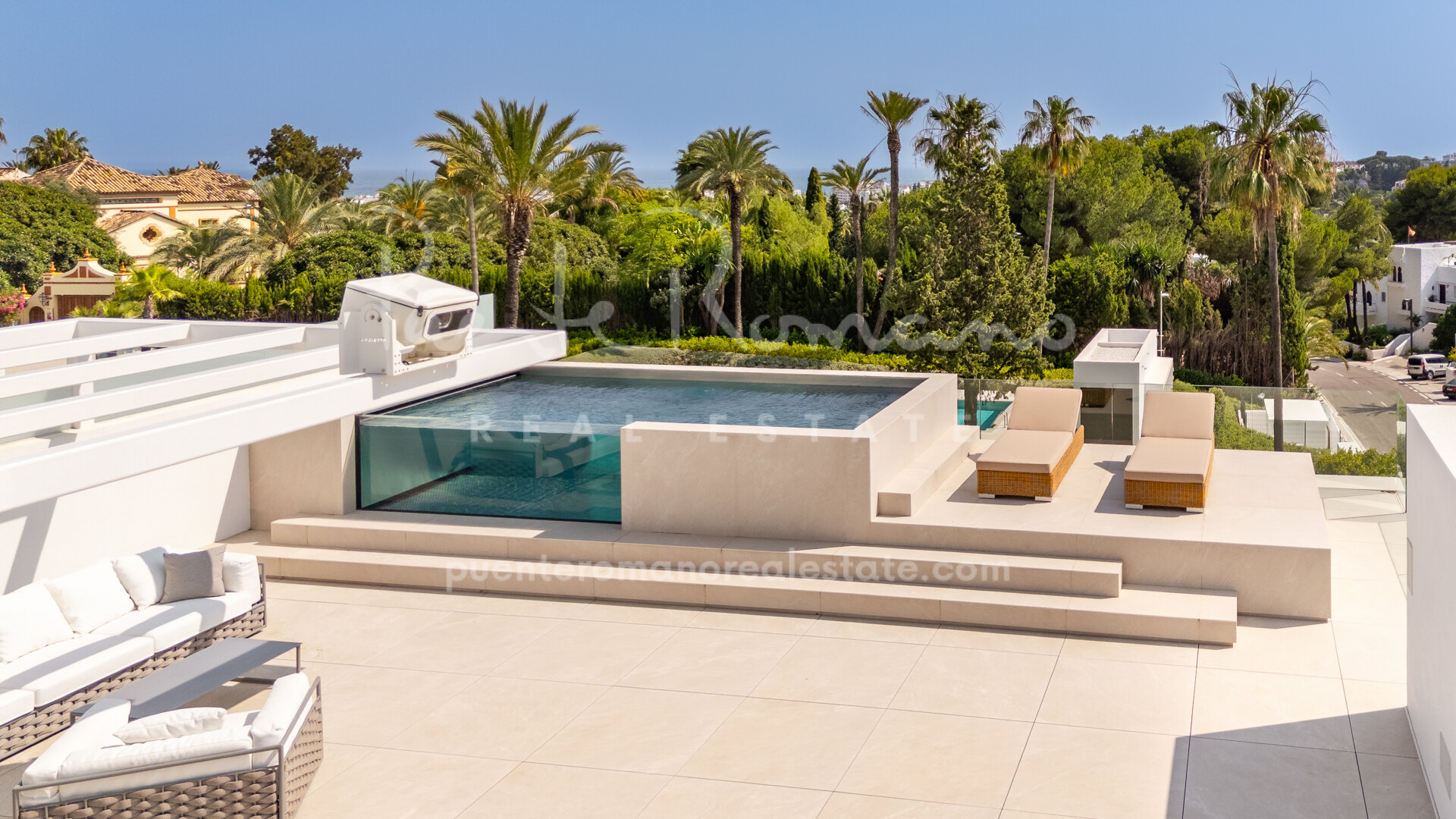 Contemporary semi-detached villa with amazing rooftop with pool and views in Nueva Andalucía