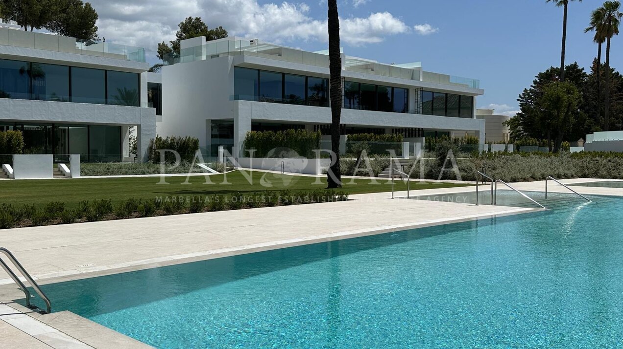 Exclusiva villa adosada de alta gama en Atalaya de Río Verde