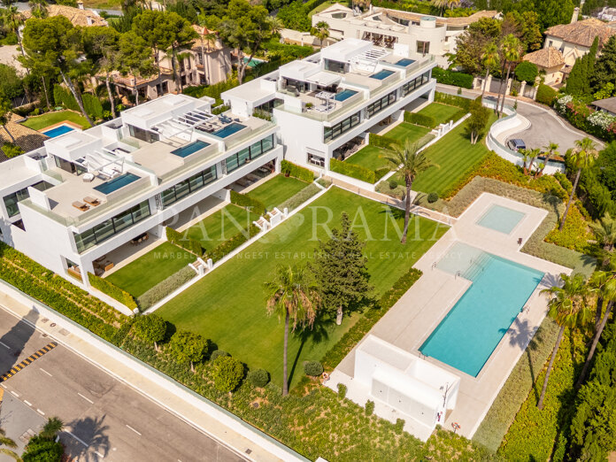Villa contemporaine jumelée avec un incroyable toit-terrasse, piscine et vues à Vilas 6, Nueva Andalucía