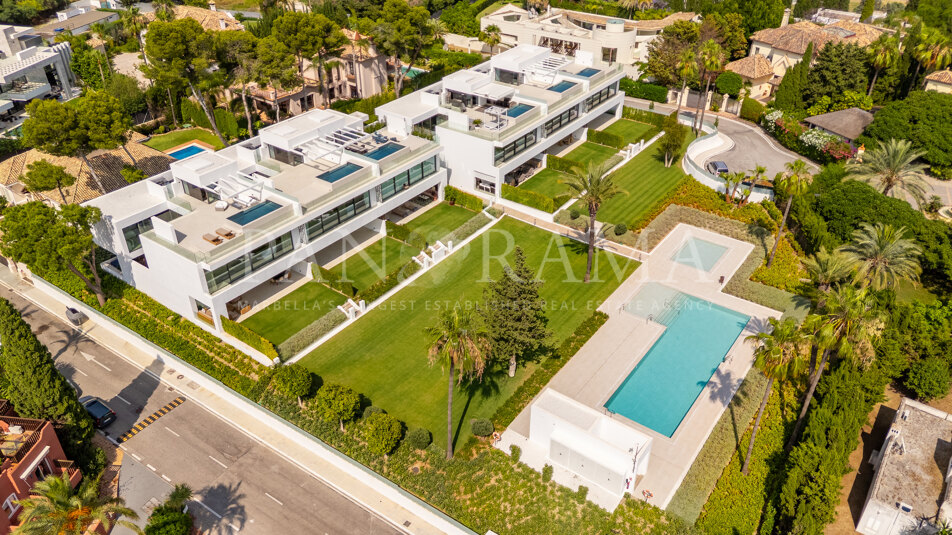 Villa contemporaine jumelée avec un incroyable toit-terrasse, piscine et vues à Vilas 6, Nueva Andalucía