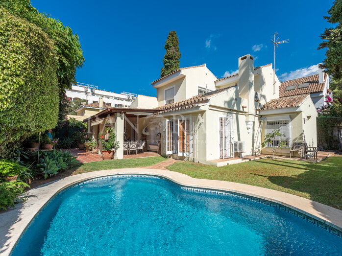 Villa avec possibilités d'extension dans un quartier recherché sur la Golden Mile de Marbella