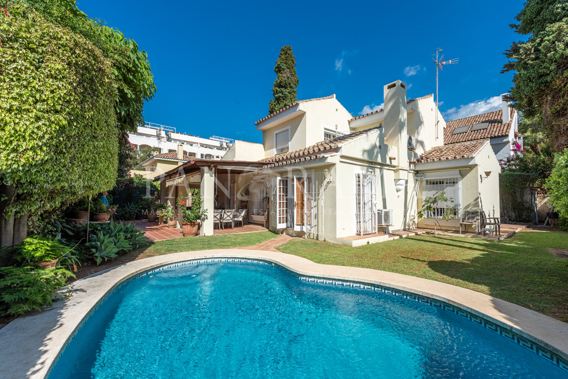 Villa with extension possibilities in a sought after area on Marbella´s Golden Mile