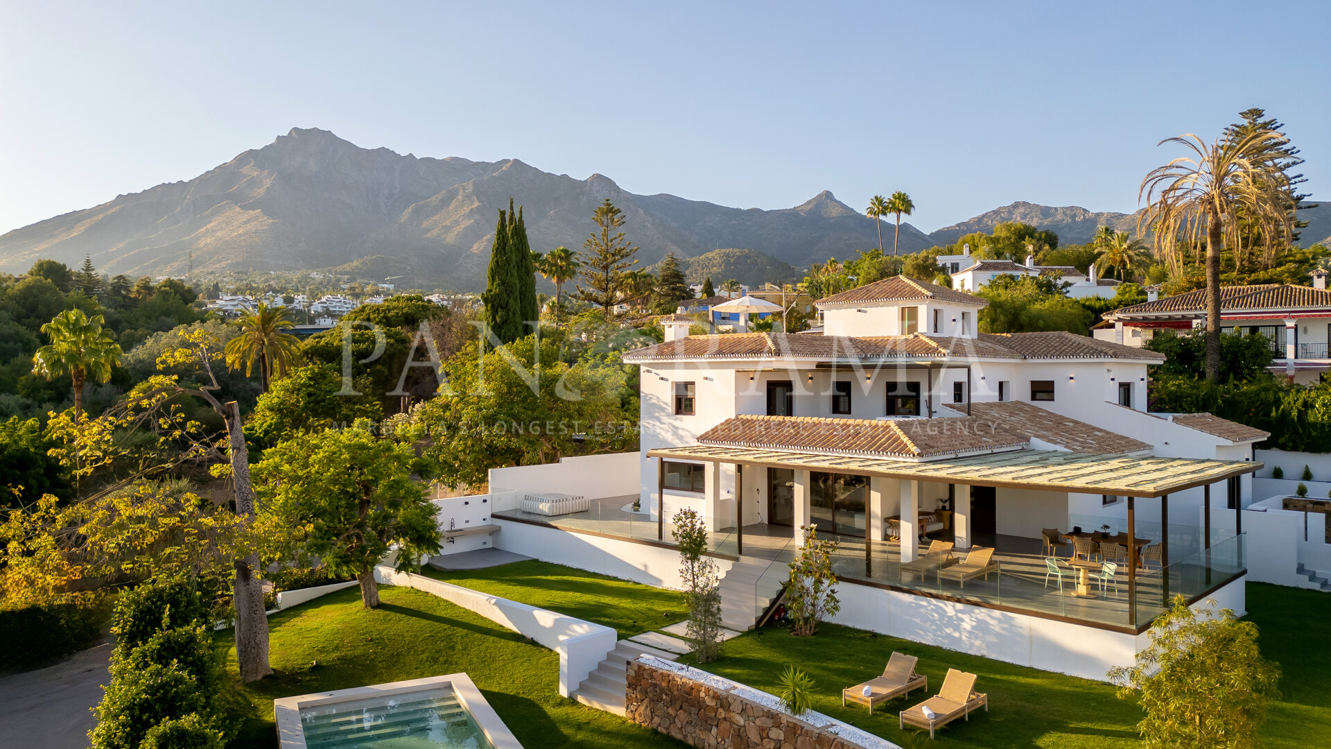 Exclusive modern villa in La Merced, an ideal area in Marbella