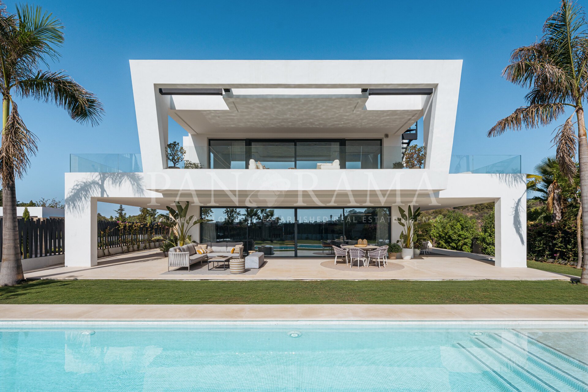 Luxe moderne villa in een privé beveiligde gemeenschap in Lomas del Virrey