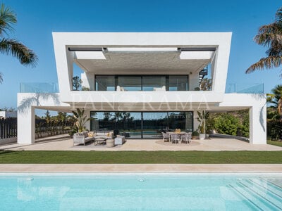 Luxurious modern villa in a private gated community in Lomas del Virrey