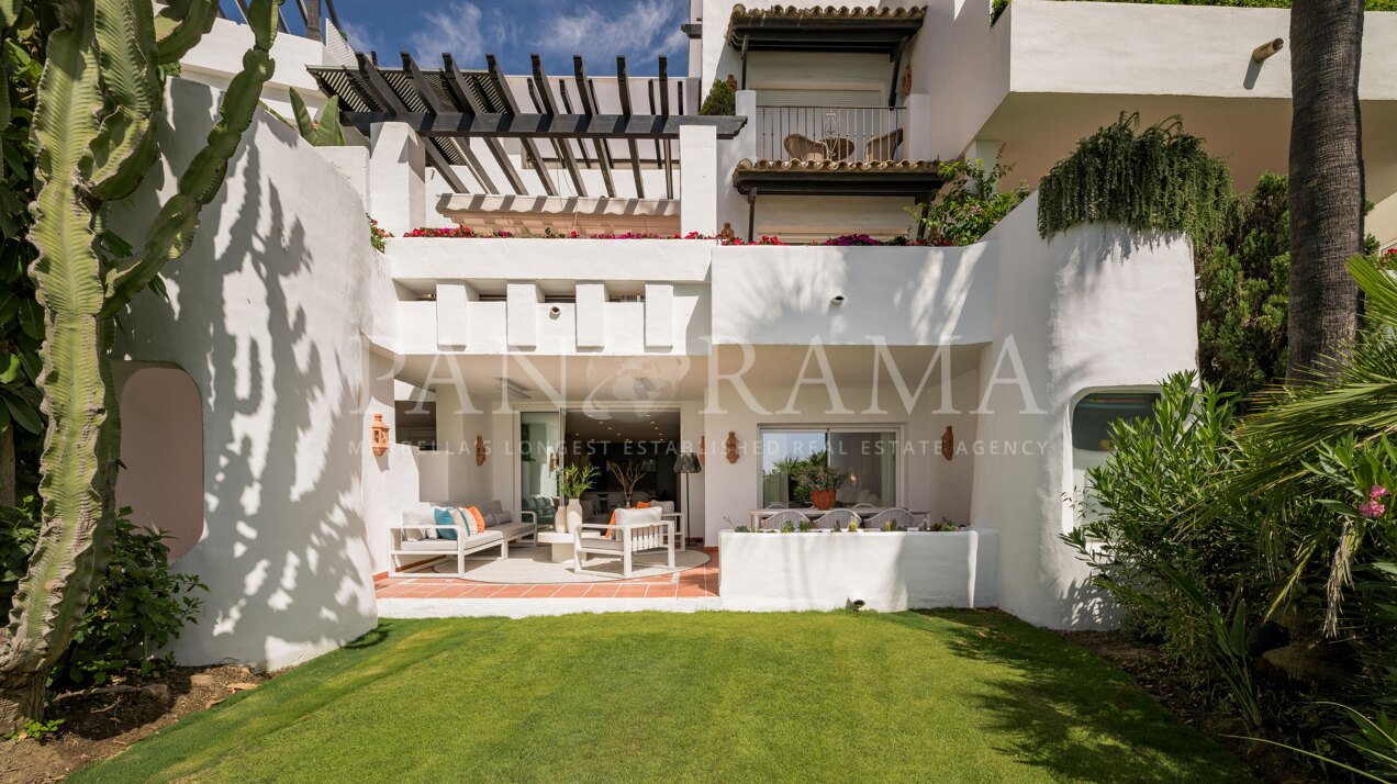 Erdgeschosswohnung am Strand mit atemberaubendem Blick in Costalita, Estepona