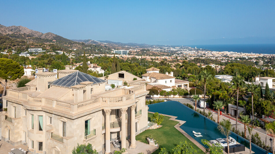 Impresionante mansión con impresionantes vistas al mar en la prestigiosa comunidad de Sierra Blanca