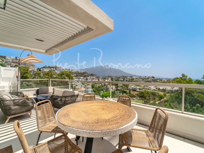 Moderno ático dúplex junto al golf con vistas espectaculares en La Quinta