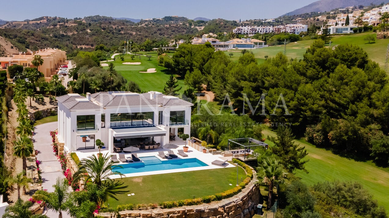 Villa impressionnante avec vue sur le golf et panoramique à Los Almendros