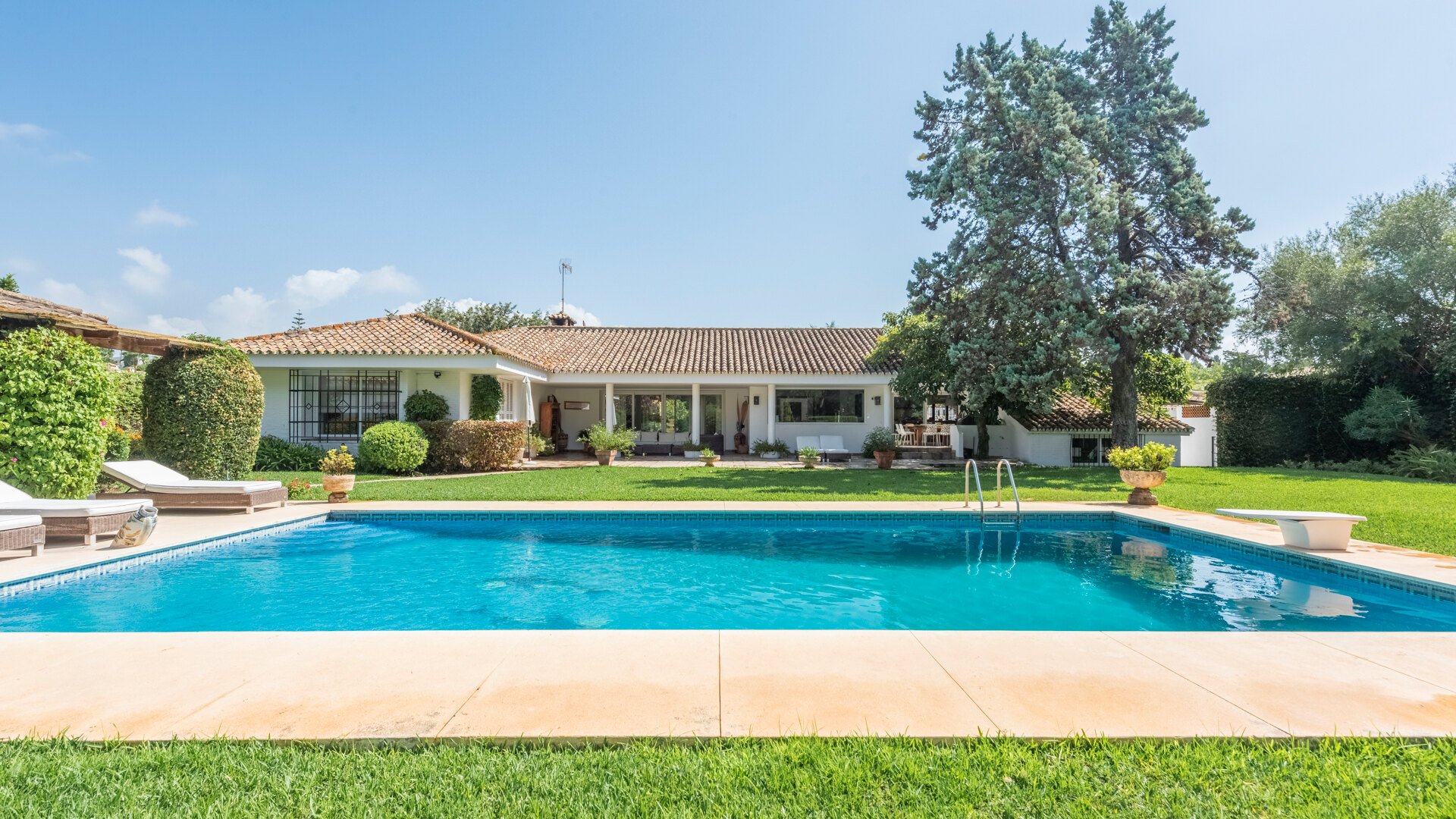 Eine echte spanische Villa ideal für Familien in Guadalmina Baja