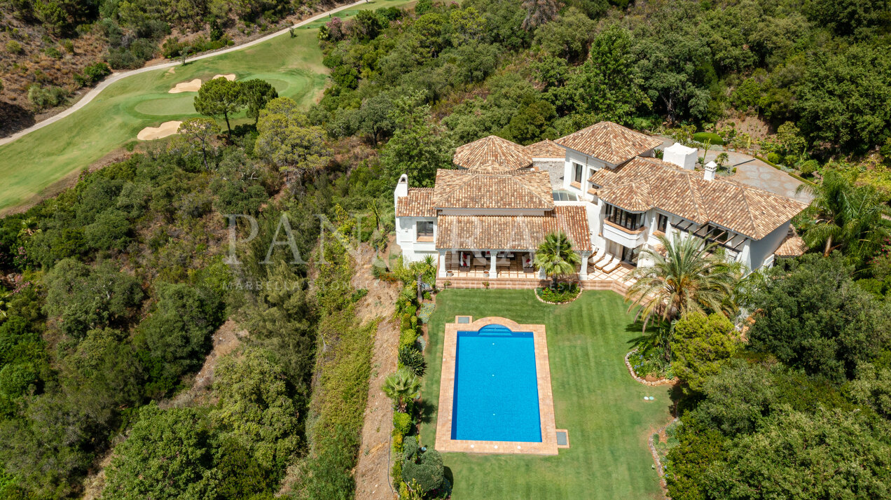 Beautiful classic style villa in the sought after community of La Zagaleta