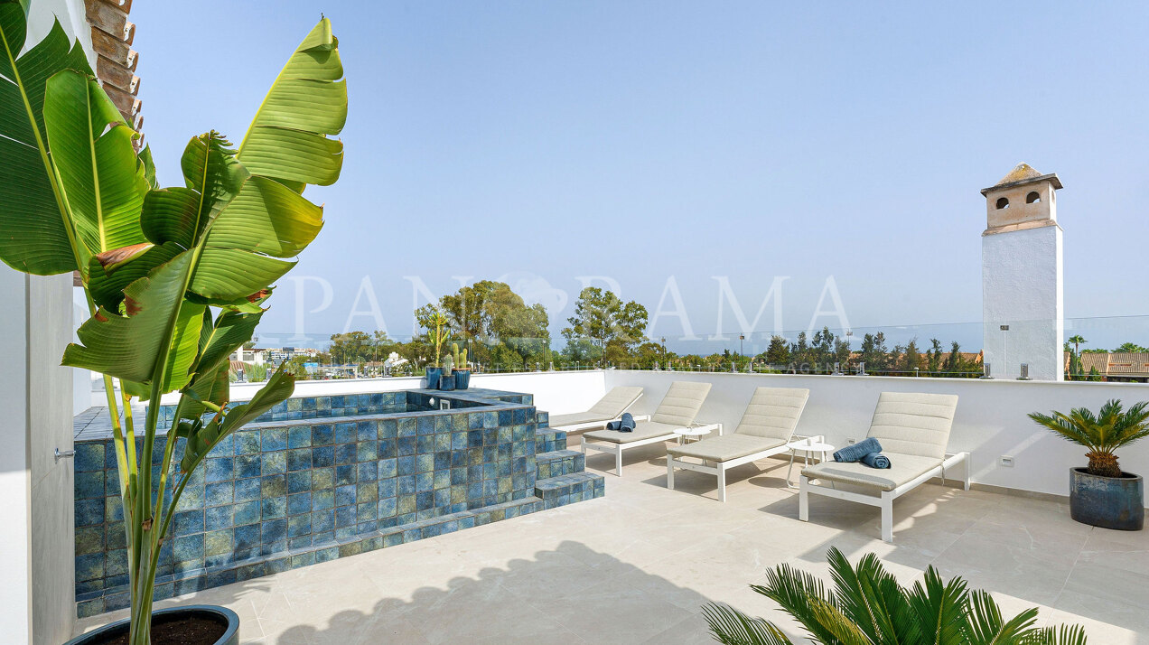 Impeccable penthouse with a stunning solarium and private plunge pool in Mirador del Rodeo