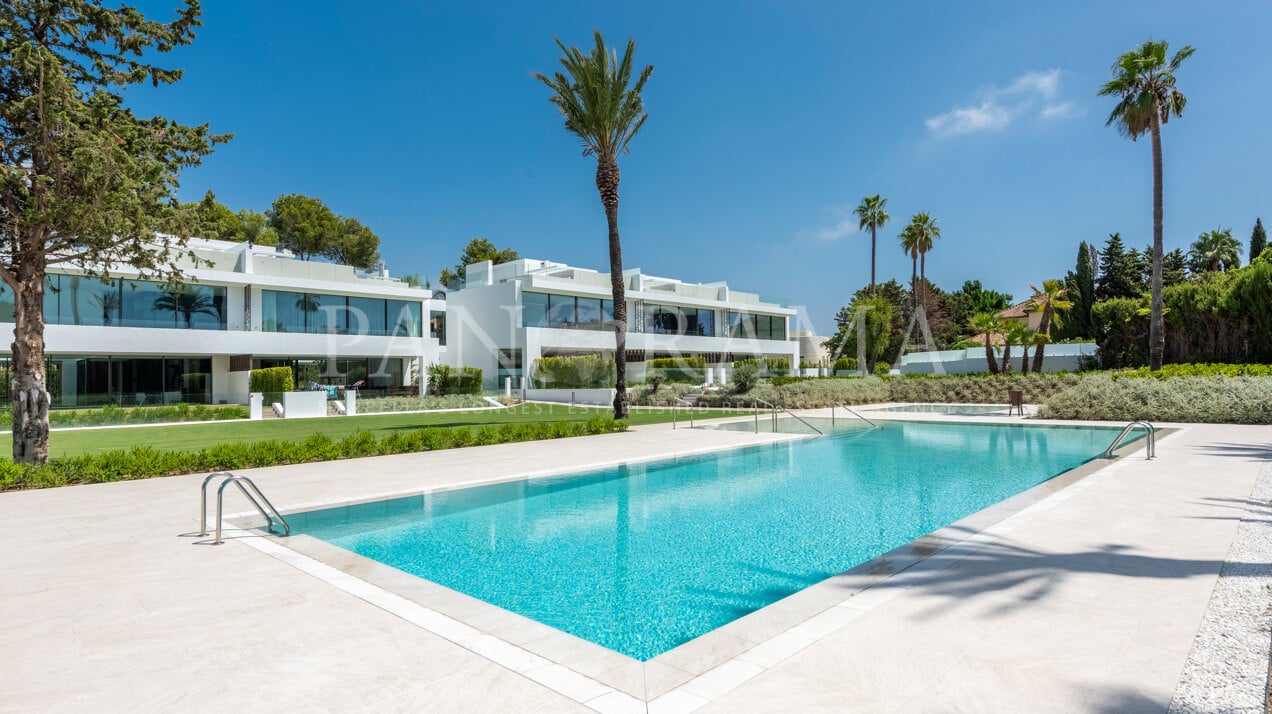 Exklusive High-End-Doppelhaushälfte in Atalaya de Río Verde