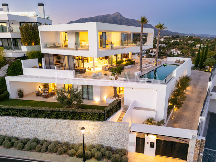 Impressive contemporary villa with open views to La concha and to the sea