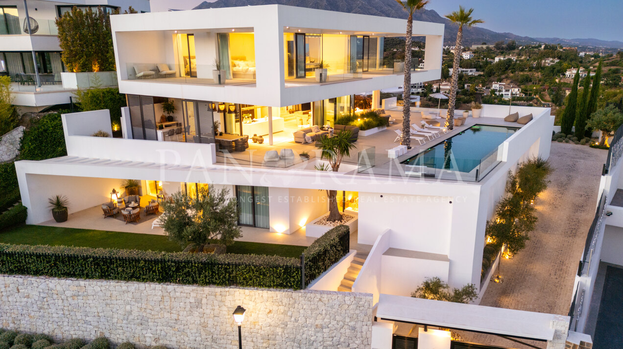 Impressive contemporary villa with open views to La concha and to the sea