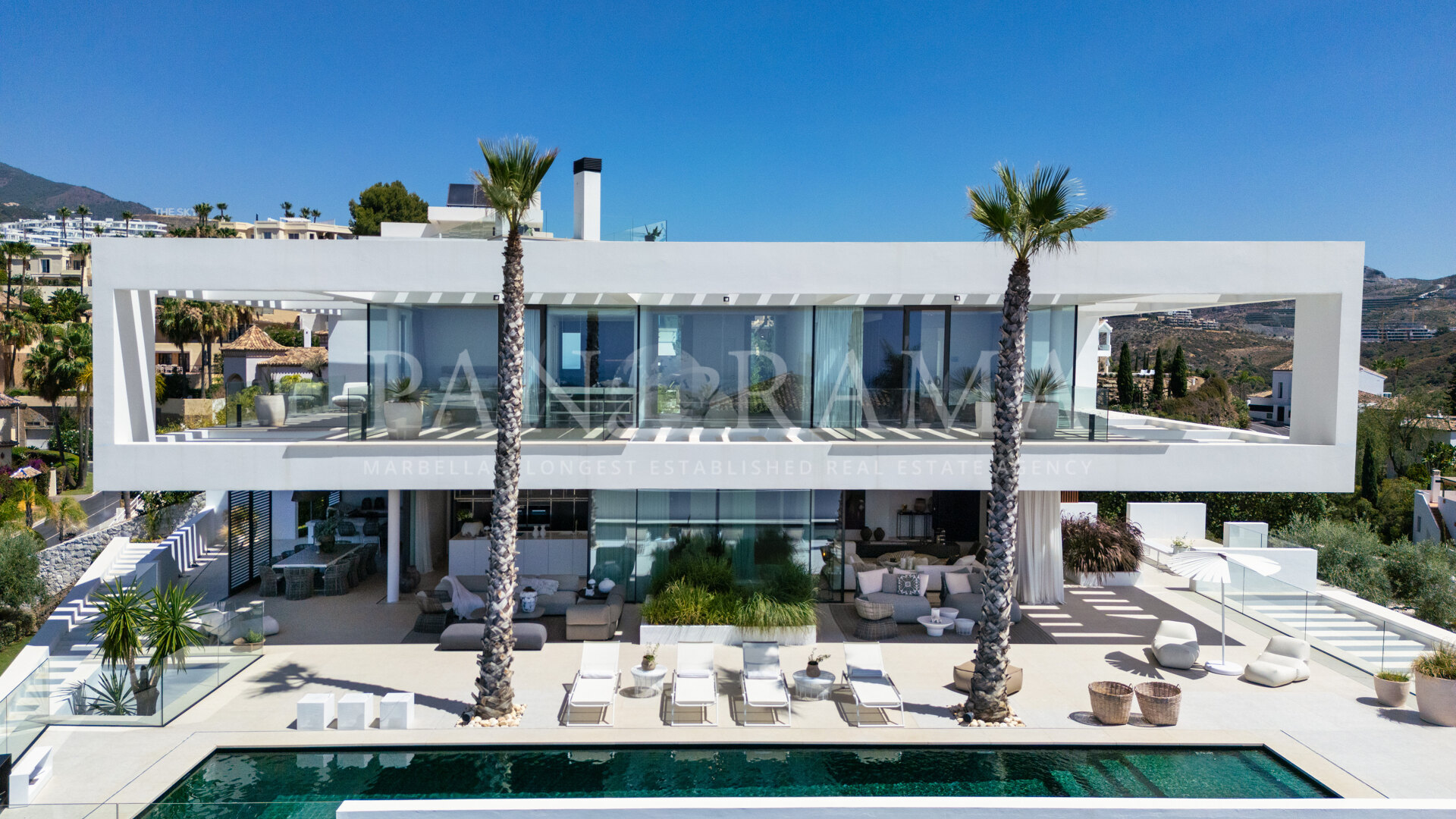 Beeindruckende zeitgenössische Villa mit freiem Blick auf La Concha und das Meer