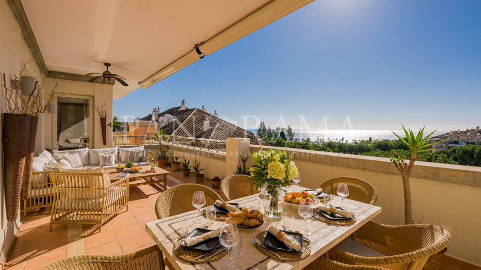 Außergewöhnliches Duplex-Penthouse mit atemberaubendem Blick im begehrtesten Block von La Trinidad