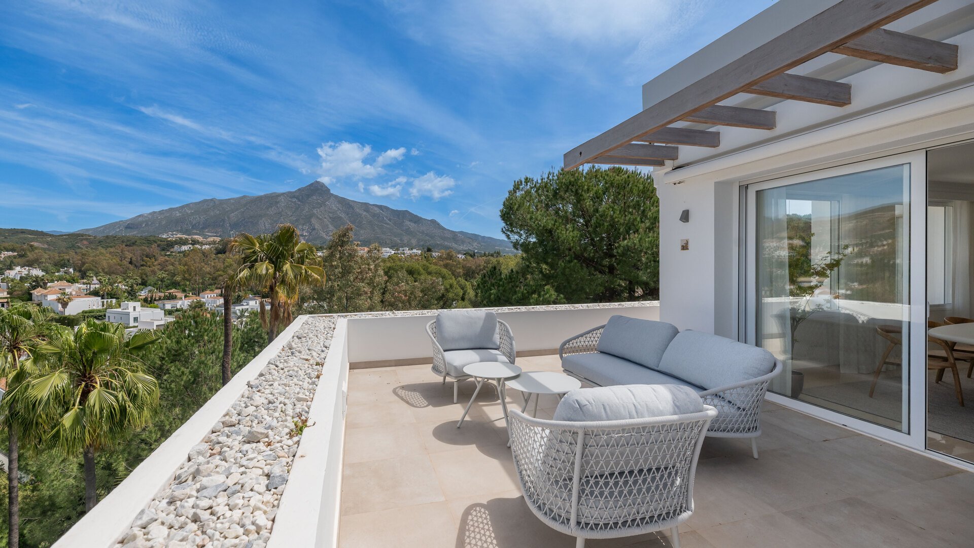 Penthouse moderne et impeccable à Las Brisas à Nueva Andalucía