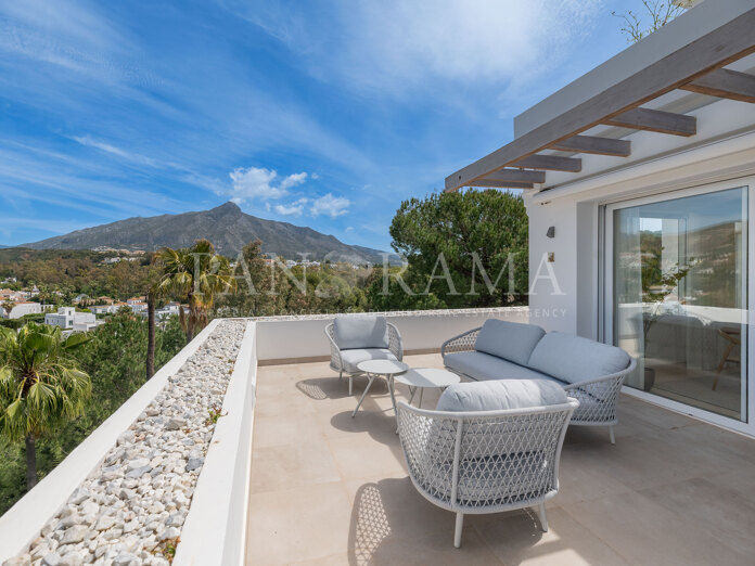 Penthouse moderne et impeccable à Las Brisas à Nueva Andalucía