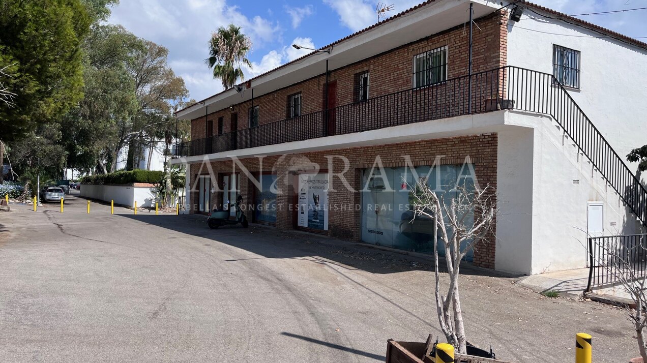 Commercial premises on Marbella's Golden Mile with private parking