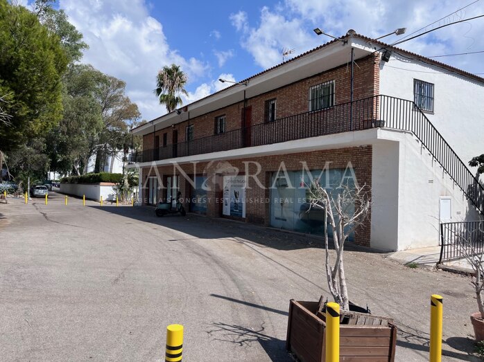 Place shopping Marbella Gold Milla avec parking privé