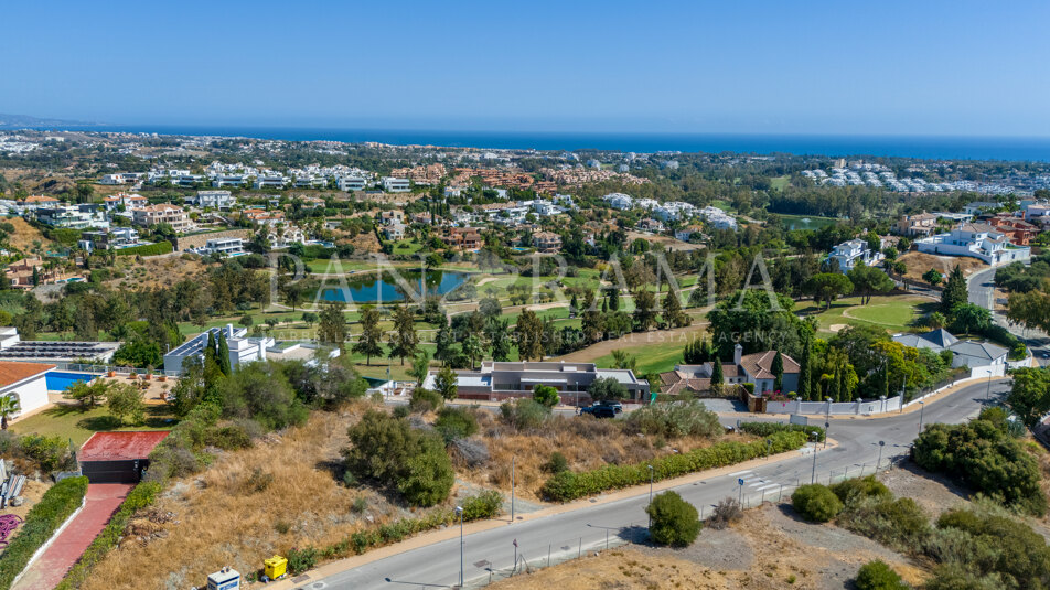 Exceptional plot in La Alquería with panoramic sea, lake and golf views – among the very last available