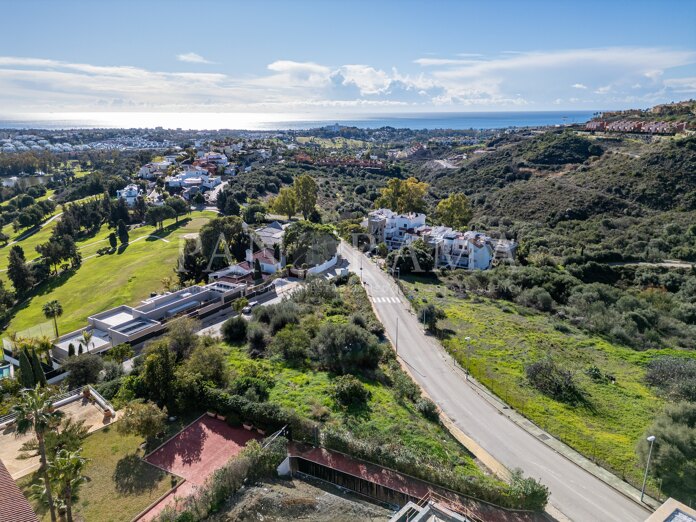 Uitzonderlijk perceel in La Alquería met panoramisch zee-, meer- en golfzicht – een van de allerlaatste beschikbare