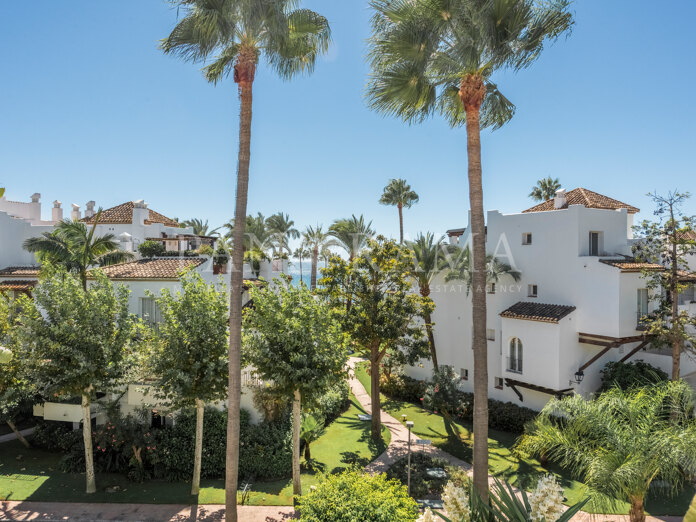 Onberispelijk penthouse aan het strand in Alcazaba Beach, Estepona