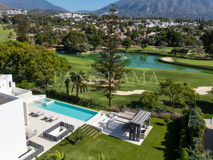 Impresionante villa moderna de lujo en primera línea de Golf en Las Brisas