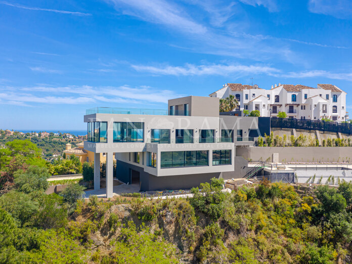 Villa moderna con vistas de 360 grados en Los Arqueros